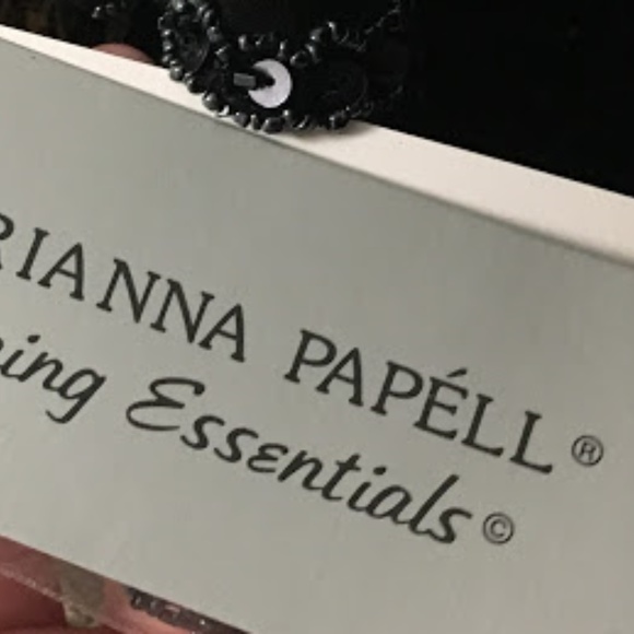 Hi, I'm selling very clean clothing &  accesories. - Picture 3 of 7